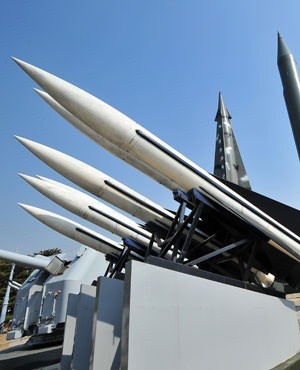 DPRK ready to launch medium-range missiles - ảnh 1